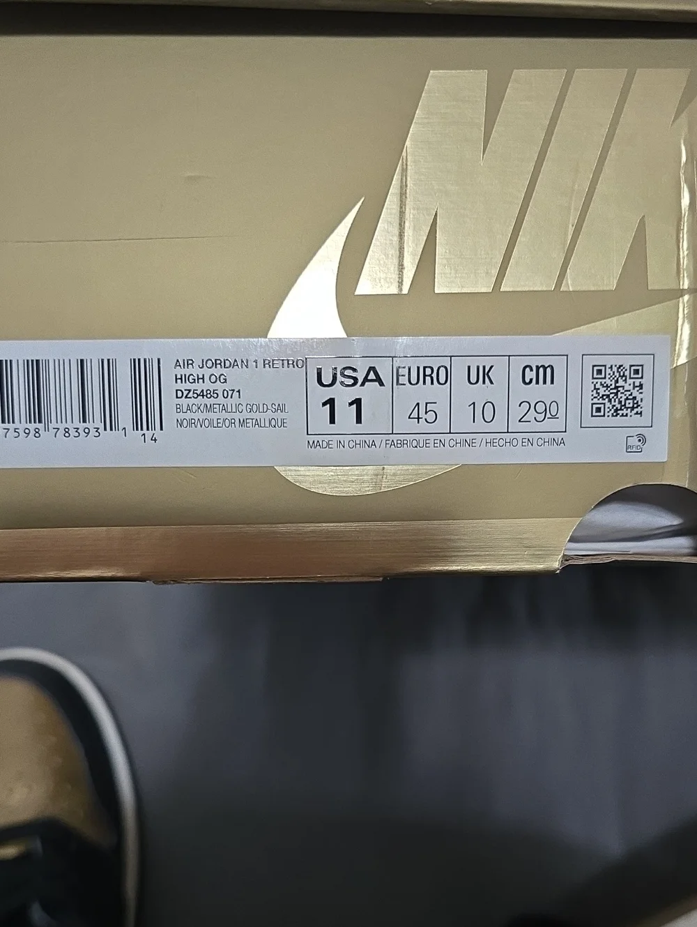 Jordan 1 Mid - Black/Gold